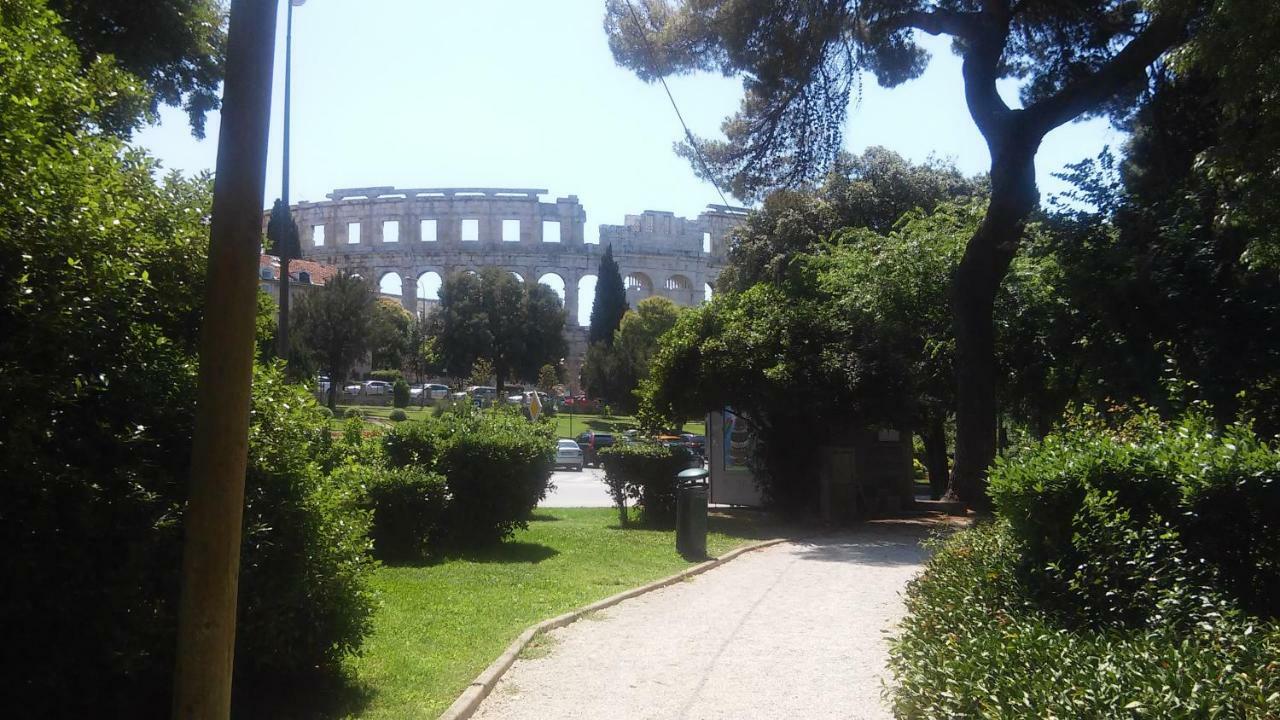 Colosseum Apartment Pula Extérieur photo